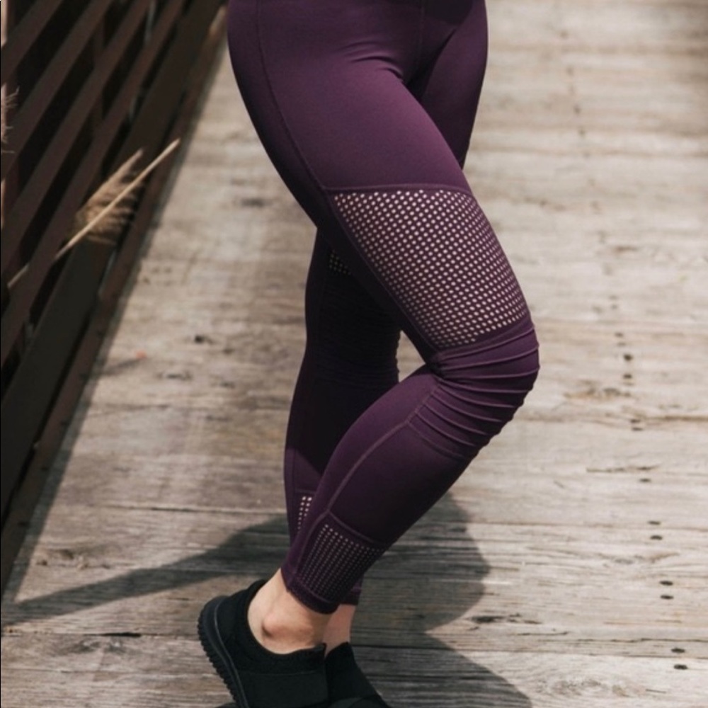 Zyia Blackberry Moto light n tight leggings 7/8 24” Size 4
